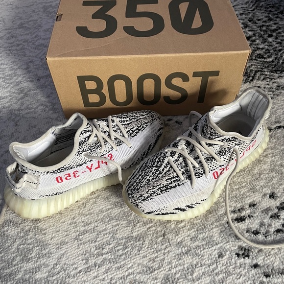 2019 Yeezy Boost 350 V2 “Zebra” Size 7